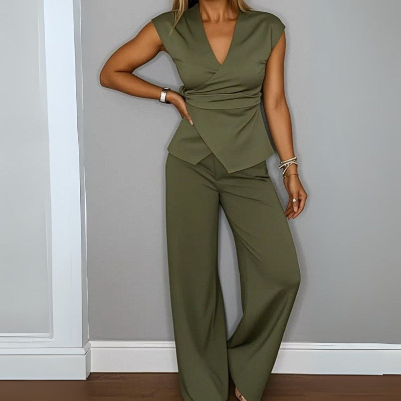 Claudia | Two-piece suit with a modern cut