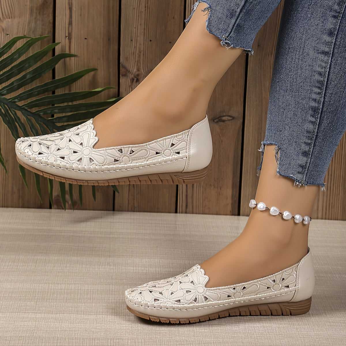 WHITE | Comfortable, fashionable orthopaedic shoes with cut-outs