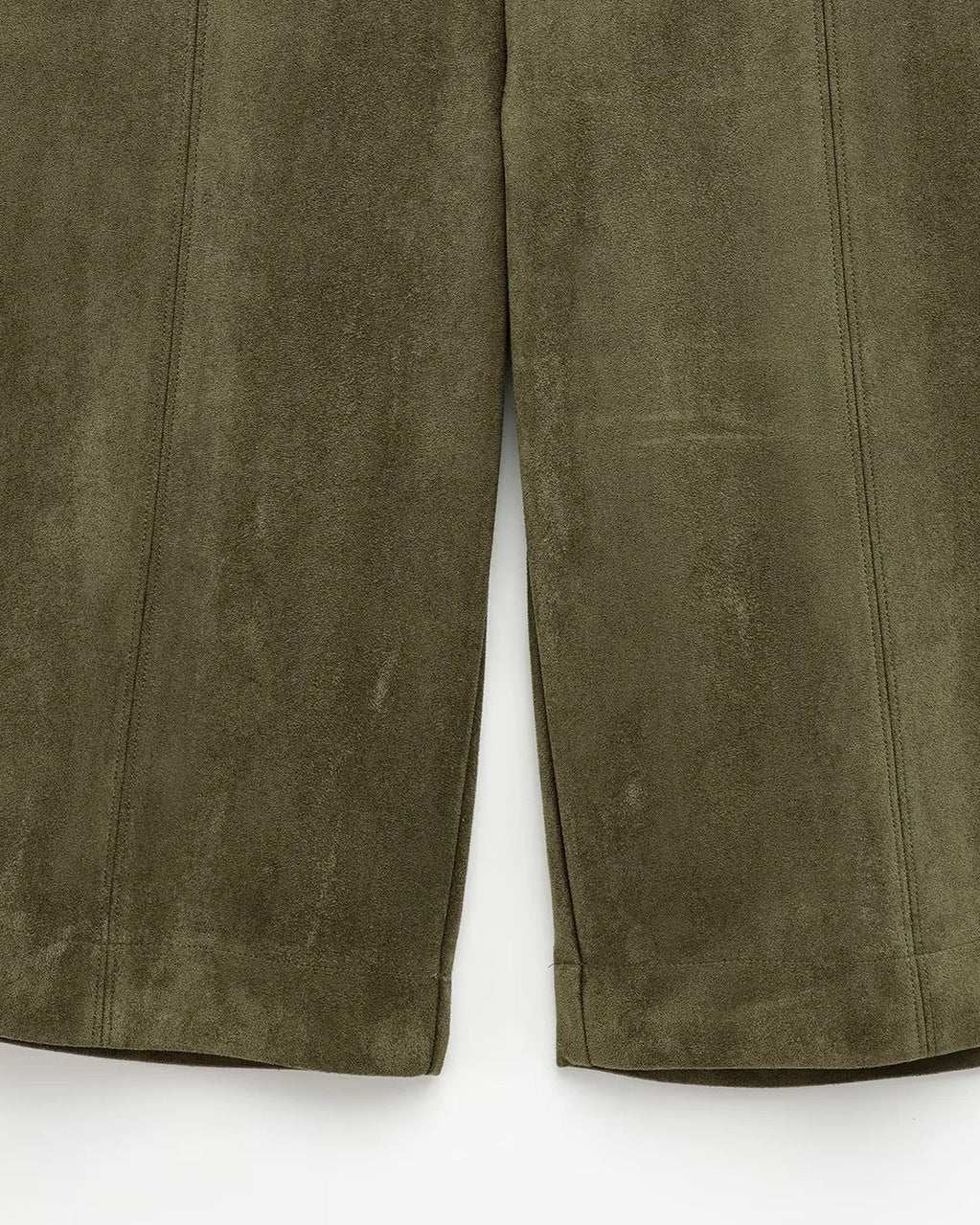 WHITE | Suede-style shorts