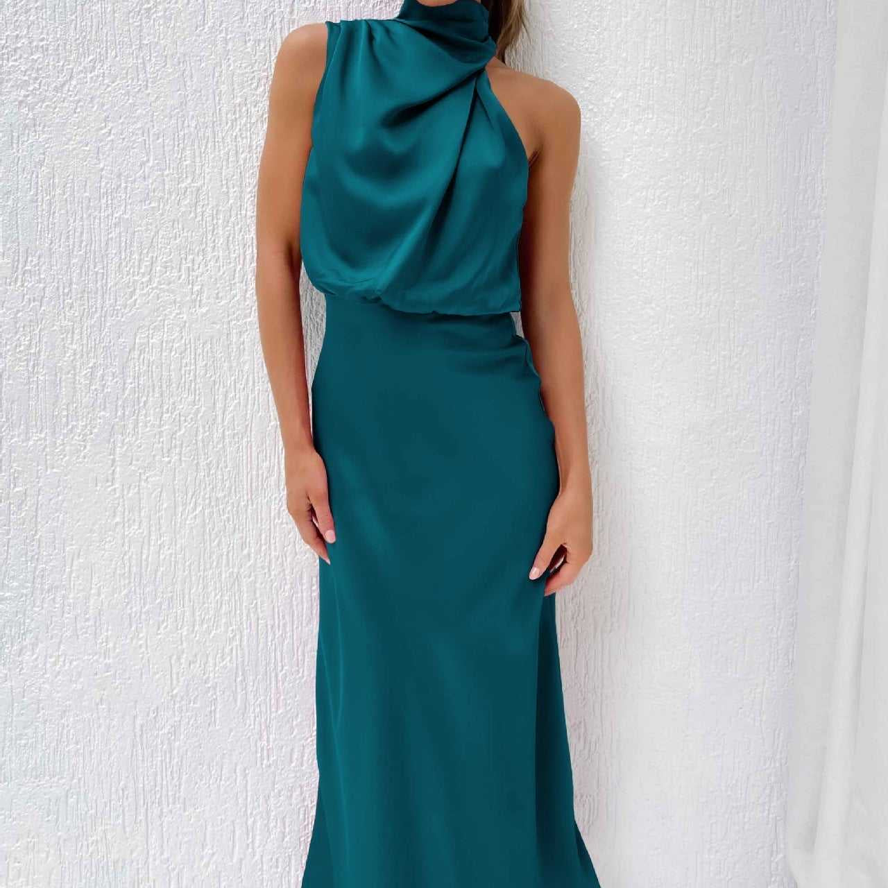 Lydia | Long dress with halter neck