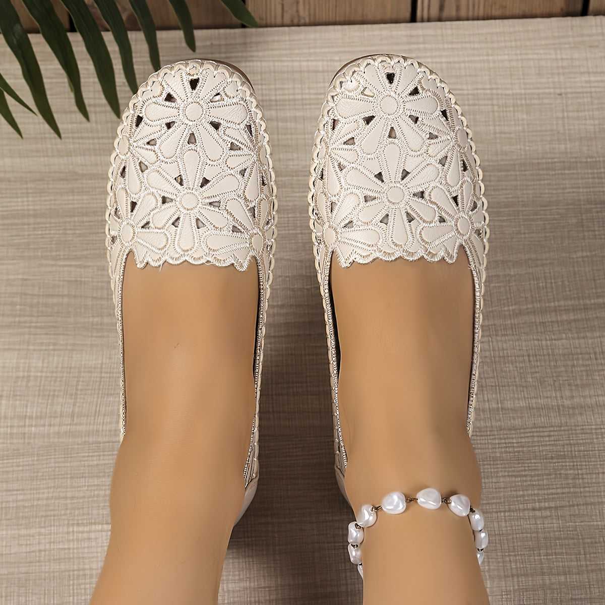 WHITE | Comfortable, fashionable orthopaedic shoes with cut-outs