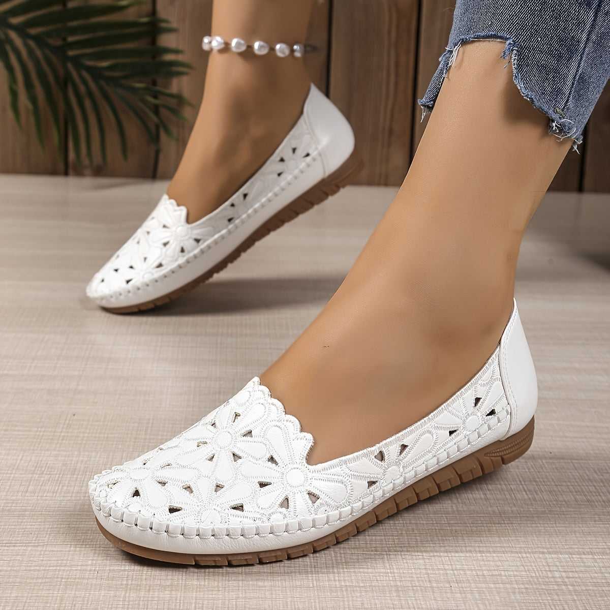 WHITE | Comfortable, fashionable orthopaedic shoes with cut-outs