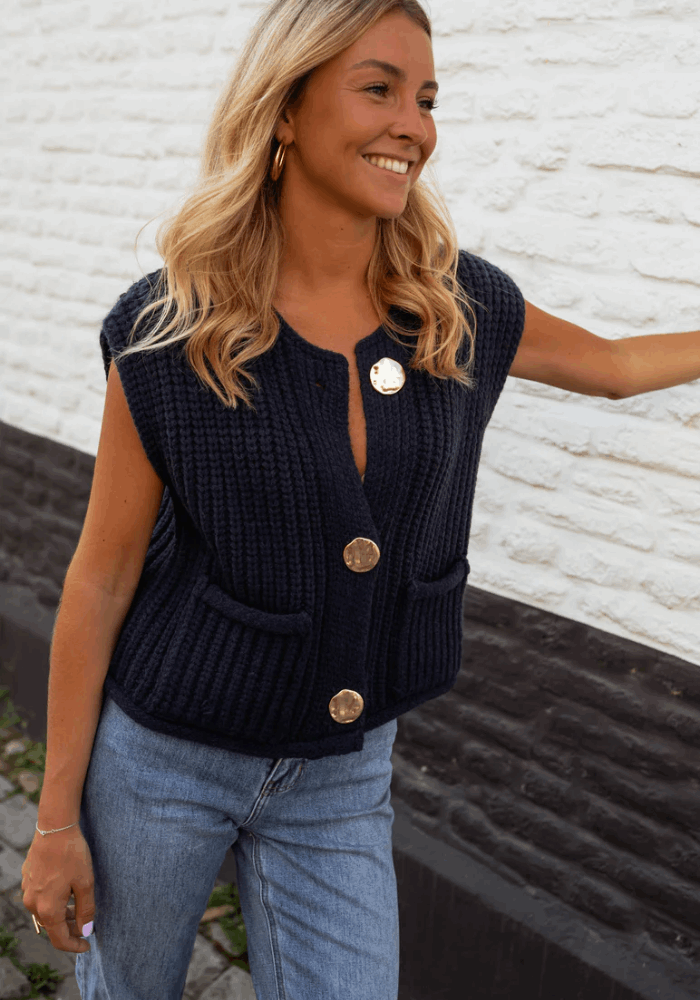 FENJA™ | THE CHIC LAYERED KNIT VEST